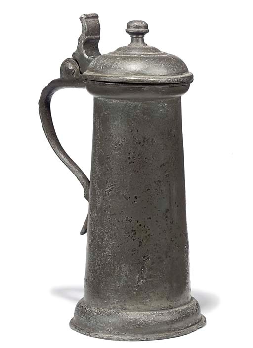 A JAMES I PEWTER 'BUN' LID FLAGON