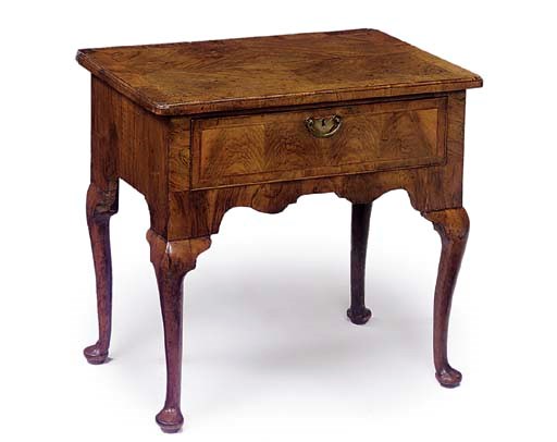 A GEORGE I WALNUT LOW BOY
