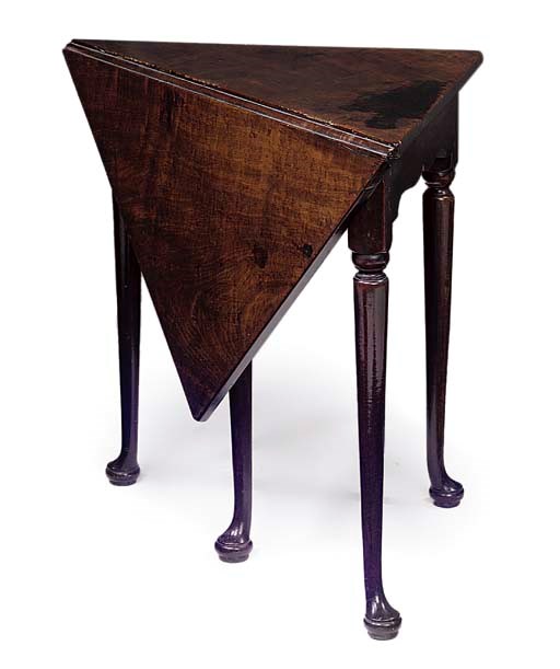 A GEORGE II MAHOGANY DROP LEAF SIDE TABLE