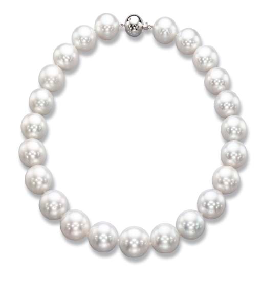 A South Sea Cultured Pearl Necklace