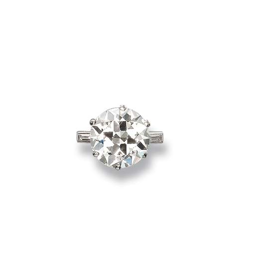A Diamond Single-Stone Ring