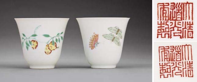 A PAIR OF FAMILLE VERTE BELL-SHAPED WINECUPS