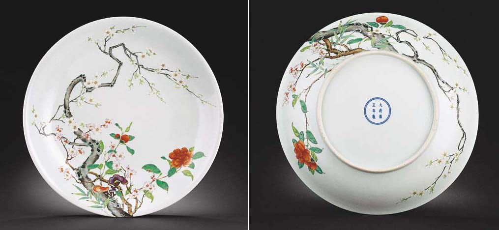 A MAGNIFICENT IMPERIAL FAMILLE ROSE CHARGER