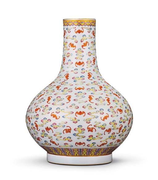 A FAMILLE ROSE 'HUNDRED BATS' VASE
