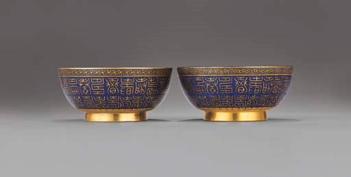 A PAIR OF CLOISONNE ENAMEL 'SHOU'-CHARACTER BOWLS
