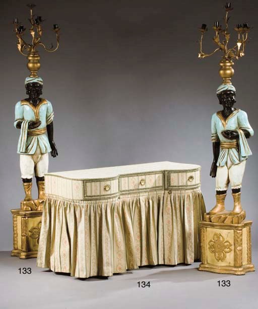 PAIRE DE MAURES PORTE-TORCHERE