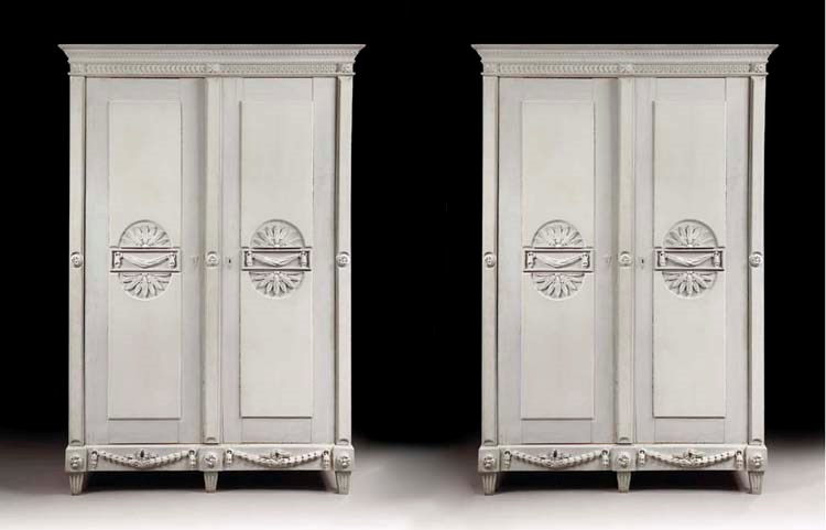 PAIRE D'ARMOIRES DE STYLE DIRECTOIRE