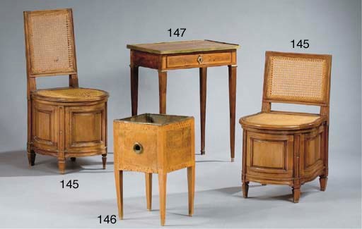 DEUX CHAISES DE COMMODITE DE STYLE LOUIS XVI