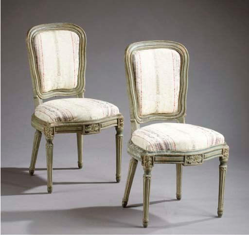 PAIRE DE CHAISES A CHASSIS D'EPOQUE TRANSITION