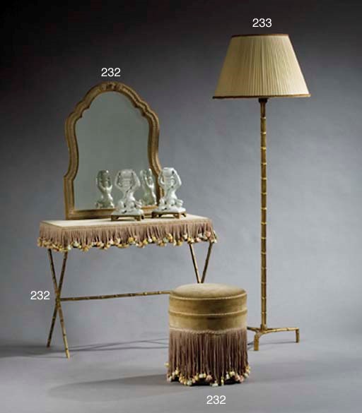 COIFFEUSE, MIROIR ET TABOURET DE LA MAISON RAMSAY