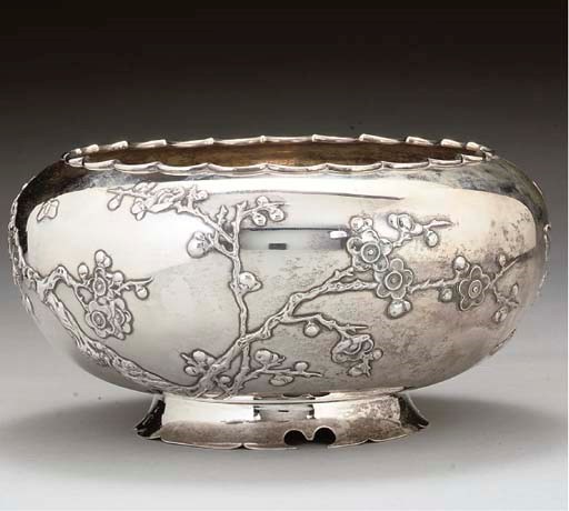 A 20TH CENTURY CHINESE SILVER BOWL,