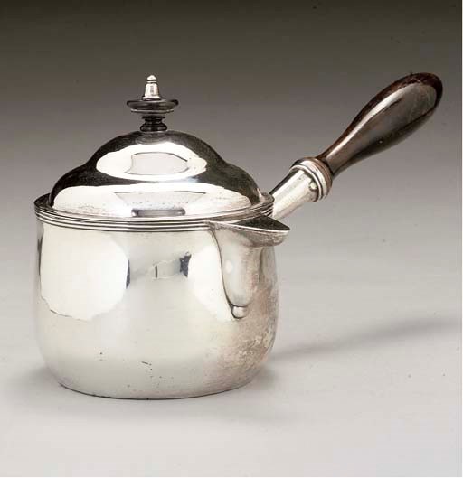AN EARLY 19TH CENTURY INDIAN COLONIAL SILVER COVERED BRANDY SAUCEPAN,