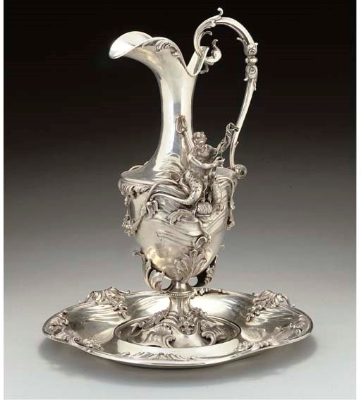 A 20TH CENTURY ITALIAN METALWARE EWER & STAND,