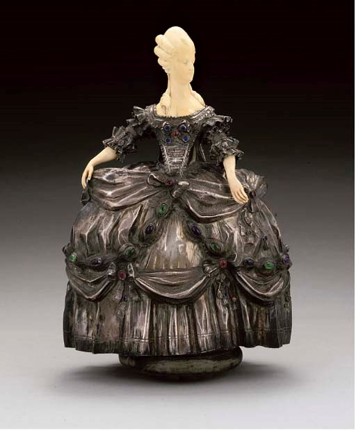 AN EARLY 20TH CENTURY GERMAN SILVER FIGURE OF AN 18TH CENTURY LADY,