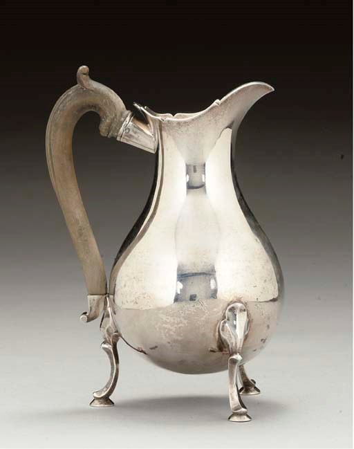 A LATE 18TH CENTURY SWISS SILVER JUG,