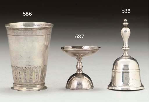 A MATCHED PAIR OF EARLY 18TH CENTURY GERMAN PARCEL-GILT BEAKERS,