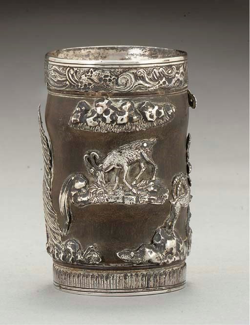 AN 18TH CENTURY CONTINENTAL SILVER-MOUNTED HORN BEAKER,