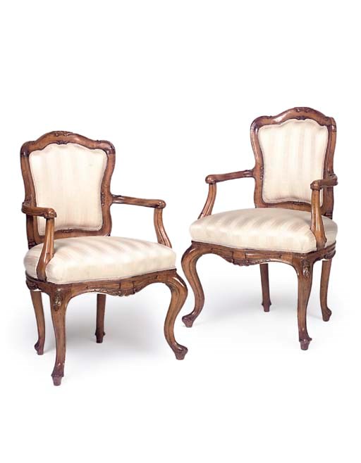 A PAIR OF ITALIAN BEECH FAUTEUILS