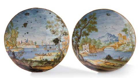 PAIRE DE MEDAILLONS EN MAJOLIQUE ITALIENNE (TERCHI-BASSANO) DU XVIIIEME SIECLE