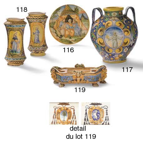 ENCRIER ARMORIE EN MAJOLIQUE ITALIENNE (URBINO) DE LA FIN DU XVIEME SIECLE