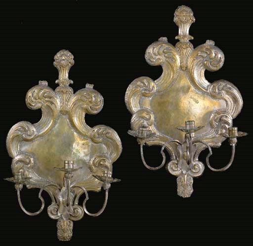 PAIRE D'APPLIQUES DE STYLE BAROQUE