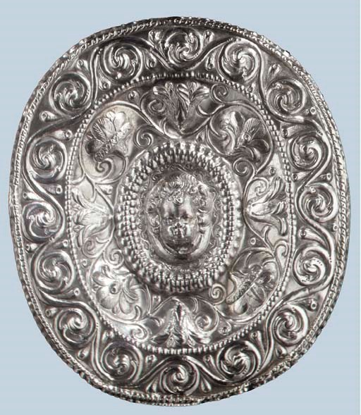 PLAT DE PRESENTATION EN ARGENT DE STYLE RENAISSANCE