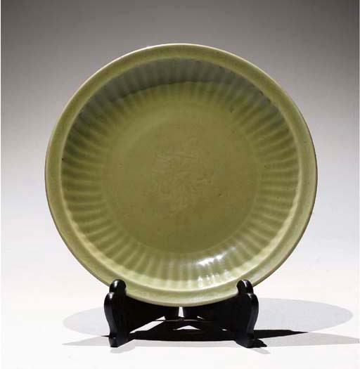 GRAND PLAT EN PORCELAINE CELADON LONGQUAN