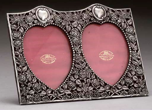 AN EDWARDIAN SILVER DOUBLE HEART PHOTOGRAPH FRAME,