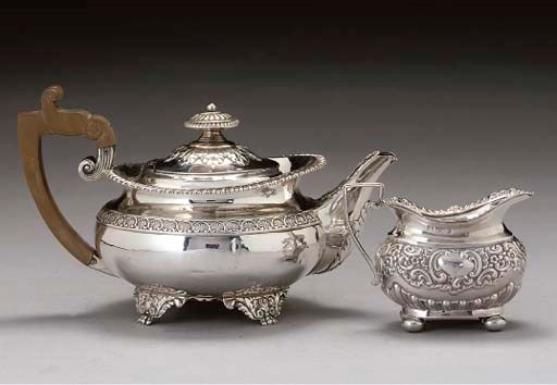 A LATE GEORGE III/GEORGE IV SILVER TEAPOT