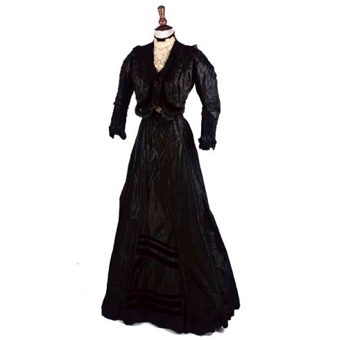 A COLLECTION OF EDWARDIAN COSTUME