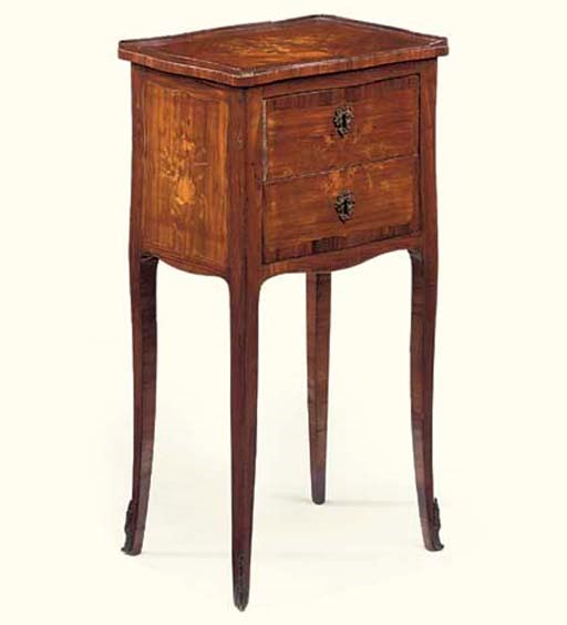 A FRENCH KINGWOOD, TULIPWOOD AND MARQUETRY SERPENTINE OCCASIONAL TABLE