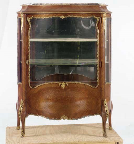 A LOUIS XVI STYLE GILT-BRONZE MOUNTED KINGWOOD MARBLE TOP VITRINE CABINET,