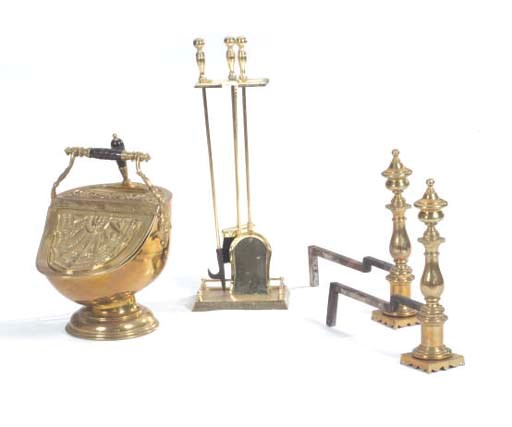 A COLLECTION OF BRASS ITEMS,