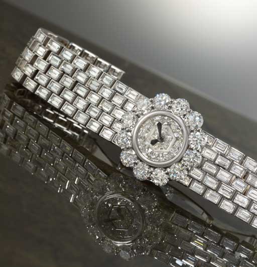 GERALD GENTA. A SUPERB LADY'S 18K WHITE GOLD AND DIAMOND-SET WRISTWATCH WITH BRACELET