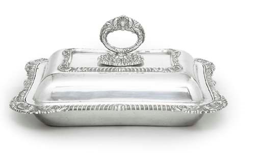 A GEORGE V SILVER ENTRÉE-DISH AND COVER