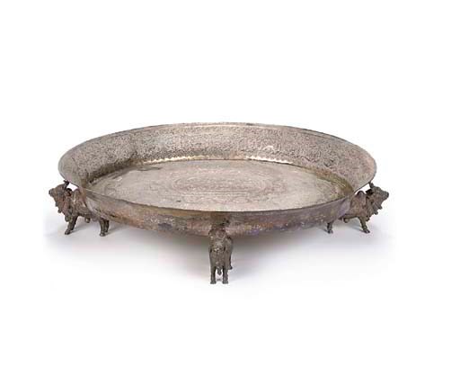 A LARGE INDIAN PRESENTATION OVAL BASIN