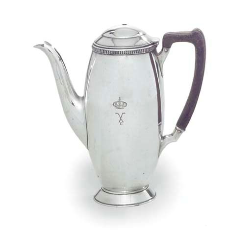 A GEORGE V SILVER COFFEE-POT