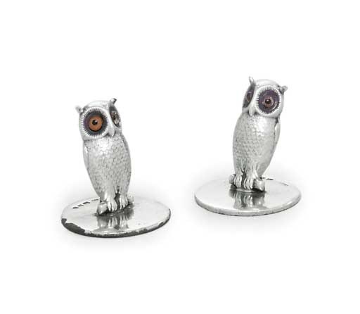 A PAIR OF GEORGE V SILVER MENU-HOLDERS