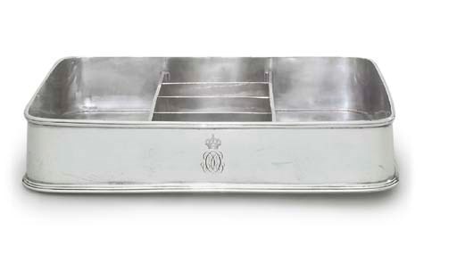 A GEORGE V SILVER BISCUIT-SERVER