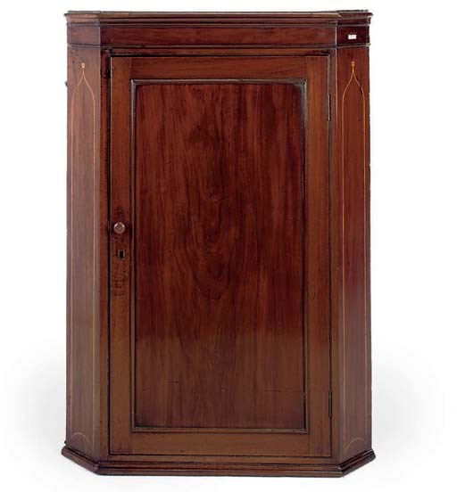 A GEORGE III MAHOGANY CORNER CUPBOARD