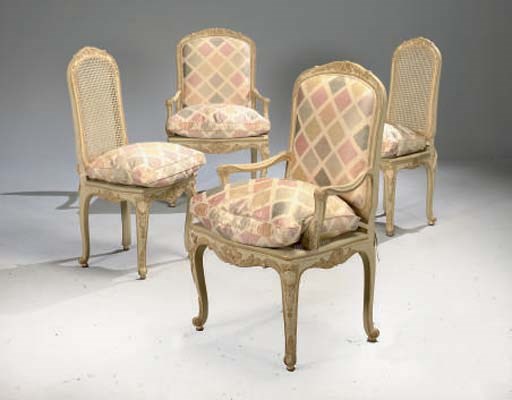 MOBILIER DE SALON DE STYLE LOUIS XV