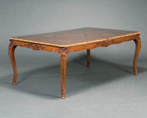 GRANDE TABLE DE SALLE A MANGER DE STYLE LOUIS XV