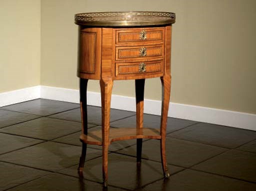 TABLE EN CHIFFONNIERE DE STYLE TRANSITION