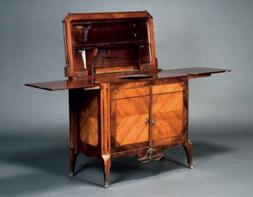 MEUBLE DE TOILETTE DE STYLE TRANSITION DE LA FIN DU XIXEME SIECLE