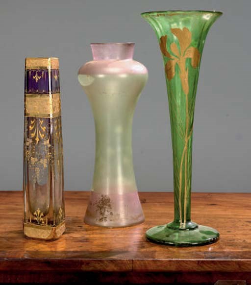 ENSEMBLE DE TROIS VASES MODERNES