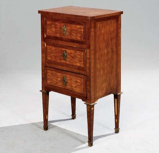 PETITE COMMODE DU XIXEME SIECLE DE STYLE LOUIS XVI