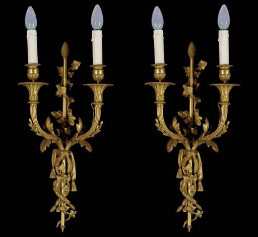 PAIRE D'APPLIQUES DE STYLE LOUIS XVI
