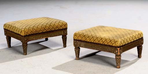 PAIRE DE TABOURETS DE PIED D'EPOQUE LOUIS XVI