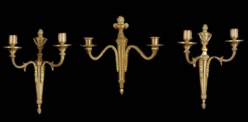 PAIRE D'APPLIQUES DE STYLE LOUIS XVI