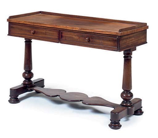 AN EARLY VICTORIAN MAHOGANY DRESSING TABLE